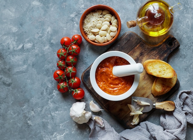 Sauce Romesco, typique de la Catalogne, en Espagne.