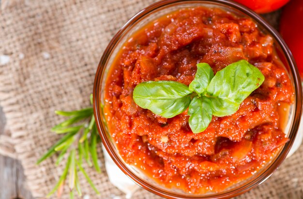 Sauce tomate fraîchement préparée