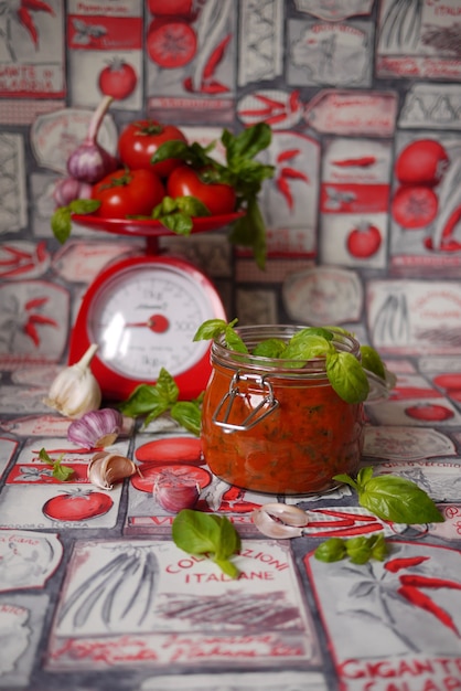 Photo sauce tomate maison au basilic