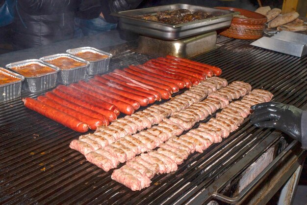 Saucisse Cevapcici sur barbecue grill