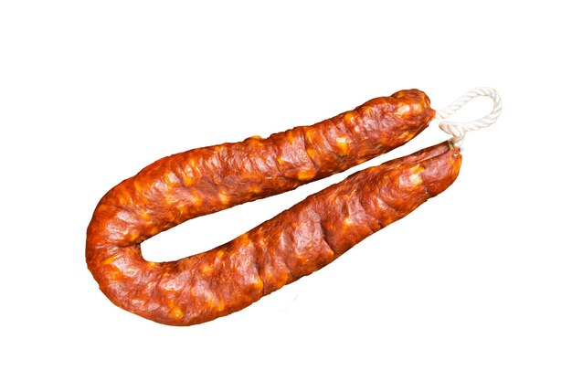 Photo saucisse chorizo espagnole viande de porc séchée avec des herbes et des épices fond blanc isolé