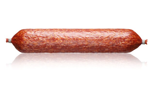 Saucisse fumée isolée sur blanc