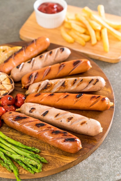 saucisse grillée aux légumes