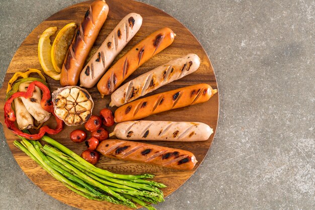 saucisse grillée aux légumes