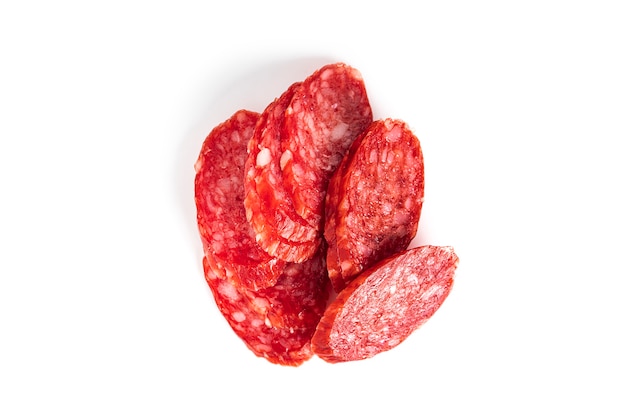 Saucisse isolée sur fond blanc. Saucisse chinoise. photo de haute qualité