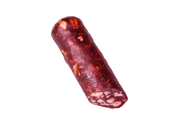 Saucisse de salami fumé isolé sur fond blanc