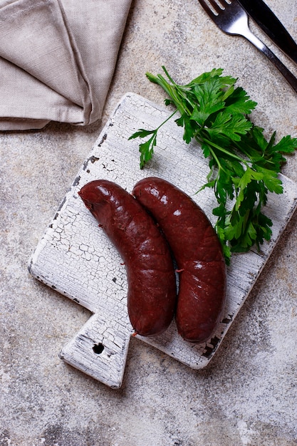 Photo saucisses de boudin noir non cuites faites maison