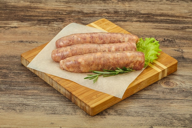 Saucisses crues de viande de porc pour le gril