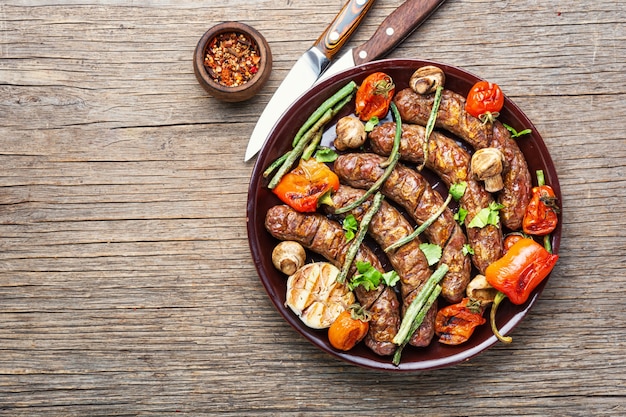 Saucisses frites aux légumes