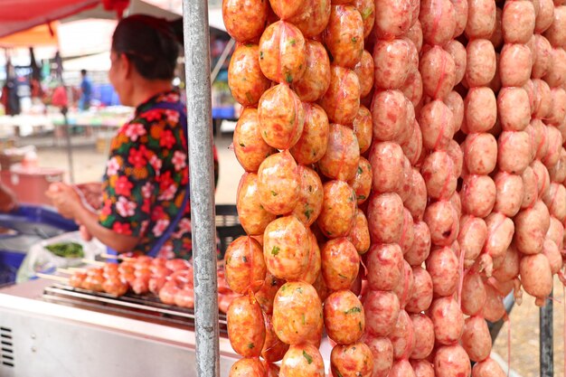 saucisses grillées au street food