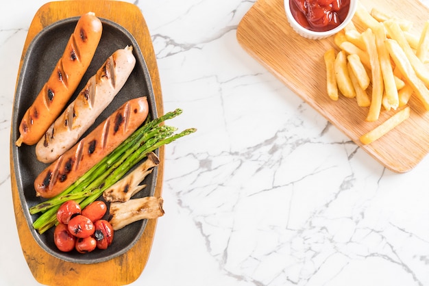 saucisses grillées aux légumes