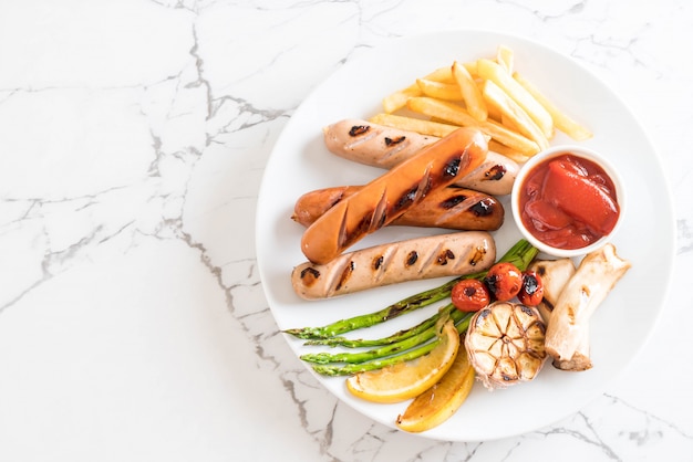 saucisses grillées aux légumes