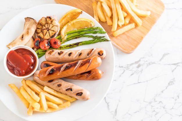 saucisses grillées aux légumes