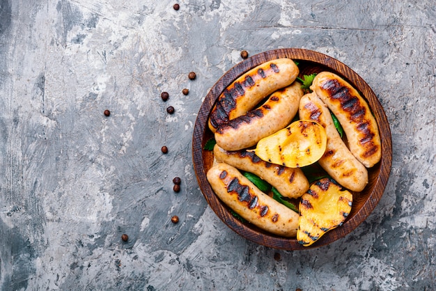 Saucisses grillées à la poire