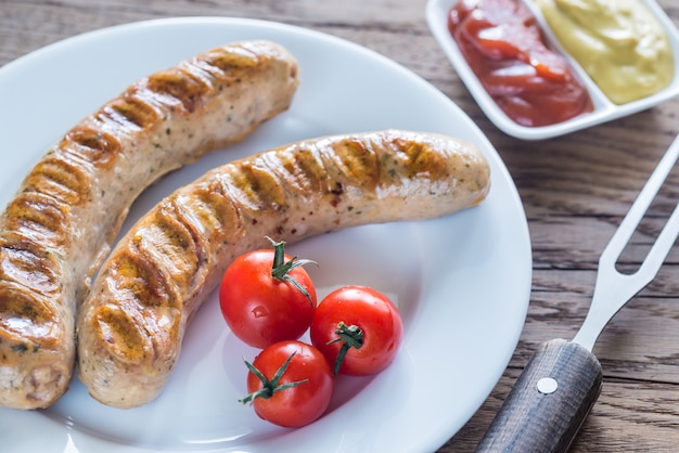 Saucisses grillées à la sauce tomate et moutarde