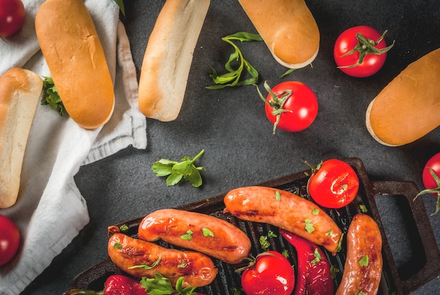 Saucisses et légumes grillés