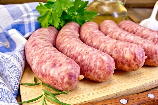 Saucisses de porc au romarin à bord