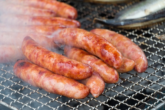 Photo saucisses taïwanaises sur le grill