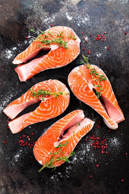 Saumon Poisson saumon frais Darnes de poisson saumon cru