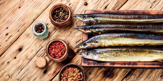 Saury de poisson fumé