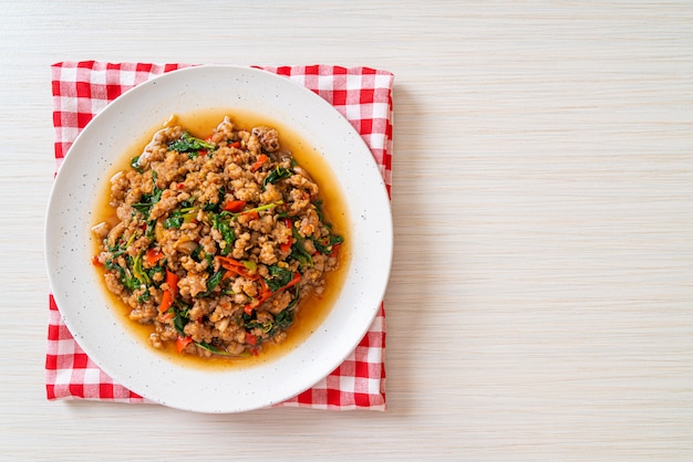 Sauté de basilic thaï au porc haché