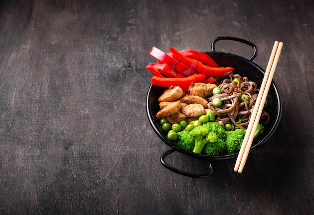 Sauté à la viande et aux légumes