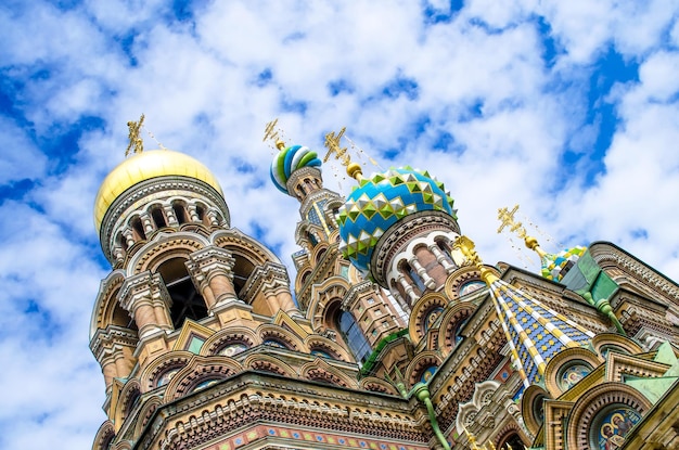 Sauveur sur le sang Petersburg une vue sur le ciel au-dessus et les nuages texturés