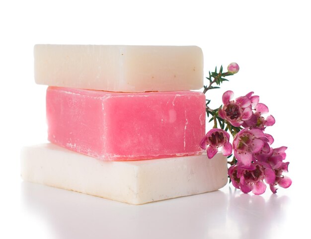 Savon artisanal et fleurs de cerisier