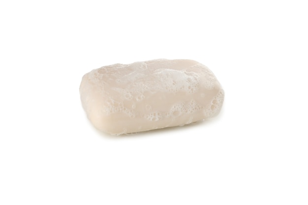 Savon naturel avec mousse sur surface blanche