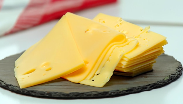 Savoring Artistry Assiette de fromages assortis avec Brie Camembert Cheddar et plus encore Un délice gastronomique de fromages délicieux