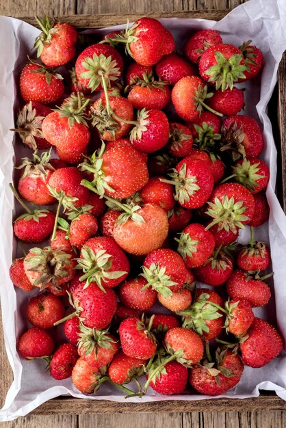 Savoureuse Fraise Fraîche Sur Plateau En Bois Tasty Berry Fond En Bois Vue De Dessus