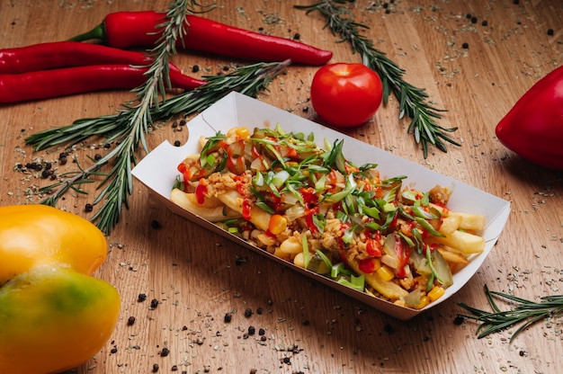 Savoureuse poutine frites en boîte