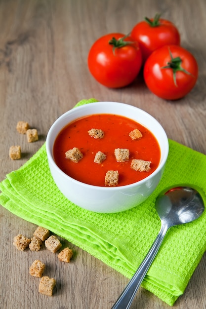 Savoureuse soupe aux tomates