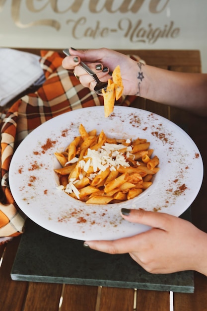 Savoureuses pâtes italiennes classiques appétissantes avec une délicieuse sauce