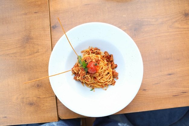 Savoureuses pâtes italiennes classiques appétissantes avec une délicieuse sauce.