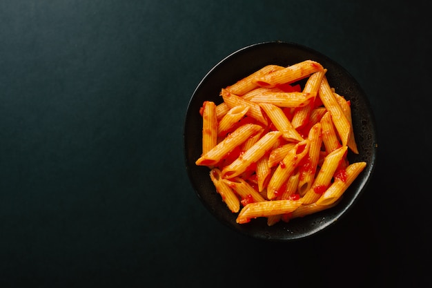 Savoureuses penne italiennes à la sauce tomate