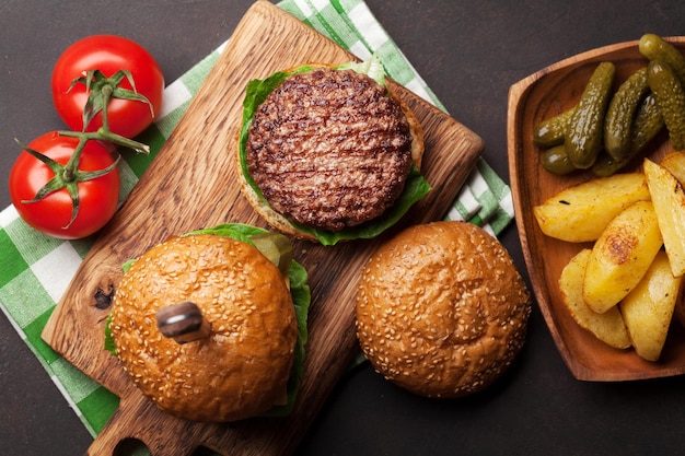 Photo savoureux burgers maison grillés