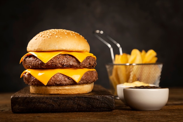 Savoureux hamburger avec frites