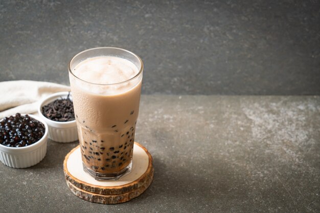 Savoureux thé au lait à bulles ou thé boba