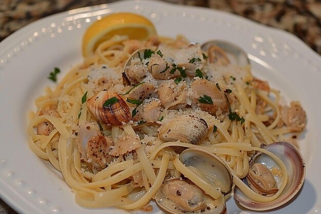 Savourez le délice de la linguine de clame avec de la sauce au vin blanc