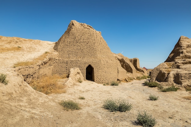 Sawran ou Sauran. Les ruines d'une ancienne ville près de la ville de Turkestan dans le sud du Kazakhstan. entrée principale de la ville.