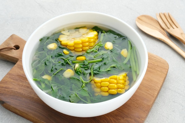 Sayur Bayam Épinards Légumes clairs Nourriture indonésienne d'épinards soupe aux épinards