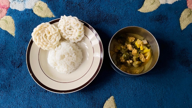 Sayur lodeh avec du riz blanc