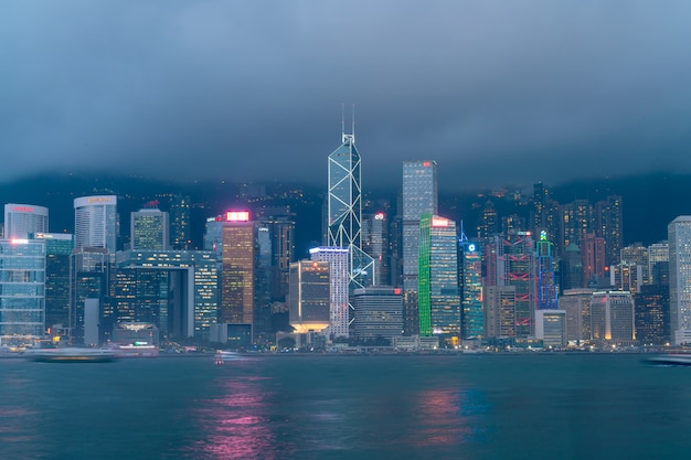 Scène du port de Victoria à Hong Kong.