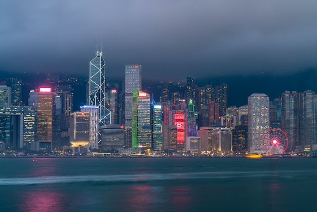 Scène du port de Victoria à Hong Kong.