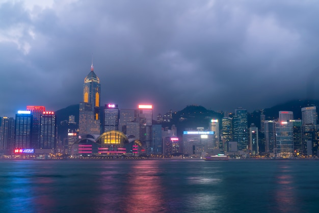 Scène du port de Victoria à Hong Kong.