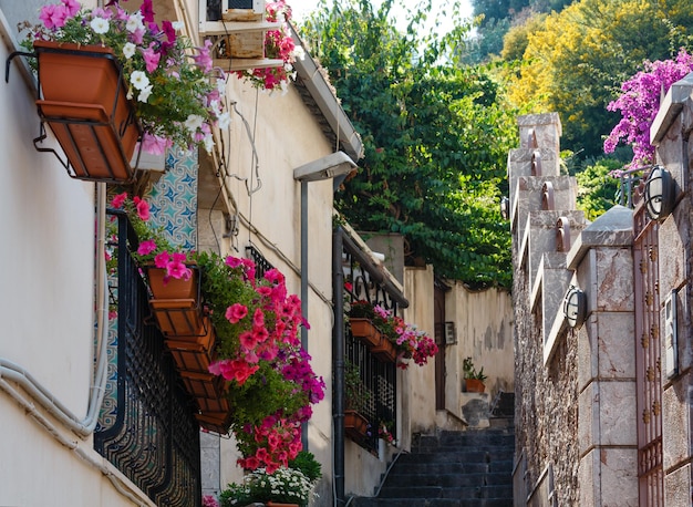 Scène de fleurs de la ville de Taormina Sicile Italie