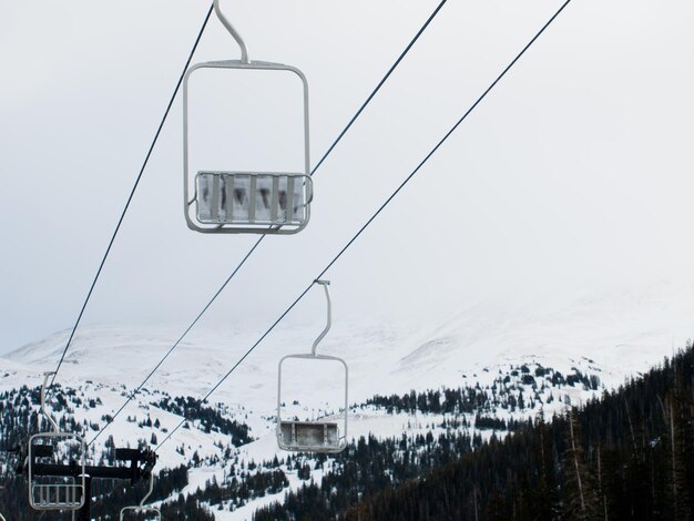 Photo scène d'hiver enneigée haut dans la montagne. montagnes rocheuses du colorado aux états-unis.