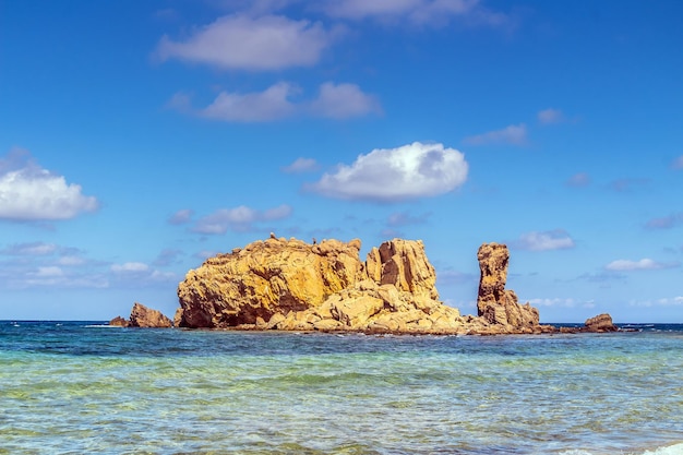 Scène majestueuse de l'océan sur la côte à Rimel Bizerte Tunisie