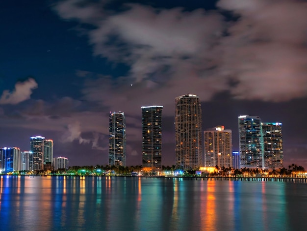 Photo la scène nocturne de miami